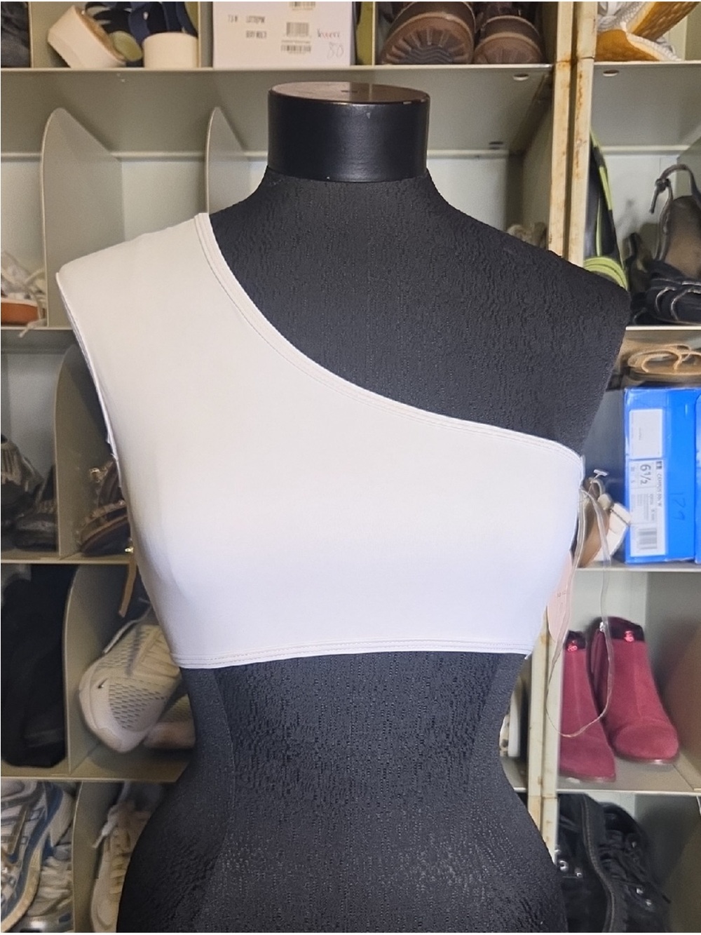 🍾NWT Wild Honey One-Shoulder White Crop Top, Size Medium